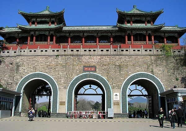 7,邢台(襄国)西晋灭亡后,割据南方的东晋定都建业,并改称"建康".